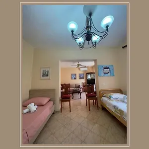 guesthouse-fortuzi.hotels-in-tirana.com/